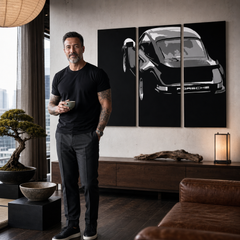 Χειροποίητη ζωγραφική POP Art PORSCHE 911 3 κομμάτι por4 – πίνακας σε μοντέρνο αντρικό εσωτερικό, lifestyle απεικόνιση. Κυρίαρχα χρώματα: μαύρο, λευκό, γκρι.