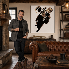 Χειροποίητη ζωγραφισμένη POP Art Luis Armstrong 1 τεμάχιο la – πίνακας σε μοντέρνο αντρικό εσωτερικό, lifestyle απεικόνιση. Κυρίαρχα χρώματα: καφέ, κίτρινο, μαύρο.