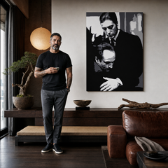Χειροποίητος πίνακας ζωγραφικής POP Art Godfather 1 κομμάτι god5 – πίνακας σε μοντέρνο αντρικό εσωτερικό, lifestyle απεικόνιση. Κυρίαρχα χρώματα: μαύρο, λευκό, γκρι.