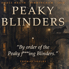 Κοντινή λήψη (macro) του πίνακα Peaky Blinders που αναδεικνύει την υφή του καμβά και την λεπτομέρεια του εμβληματικού μότο.