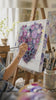 Ζωγραφισμένη εικόνα τοίχου HEART 1 μέρος - 60x60 cm. Ζωγραφισμένος στο χέρι πρωτότυπος πίνακας σε καμβά, αυθεντική διακόσμηση εσωτερικού, μια γυναίκα θαυμάζει το έργο σε κομψό φωτεινό εσωτερικό. Papilora — Crafted for Home (CFAZH4250E1).