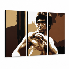 Χειροποίητη ζωγραφική POP Art AL Bruce Lee 3 κομμάτι lee – Τρισδιάστατη απεικόνιση του χειροποίητα ζωγραφισμένου καμβά σε λευκό φόντο. Κυρίαρχα χρώματα: καφέ, μπεζ, μαύρο, χρυσό, λευκό.
