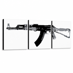 Χειροποίητη ζωγραφική POP Art Kalashnikov 3-part ka – Τρισδιάστατη απεικόνιση του χειροποίητα ζωγραφισμένου καμβά σε λευκό φόντο. Κυρίαρχα χρώματα: μαύρο, γκρι, λευκό.